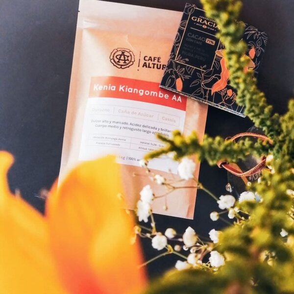 1 Kenia Kiangombe AA + 1 Barra 71% Cacao Piura con Café de Kenia